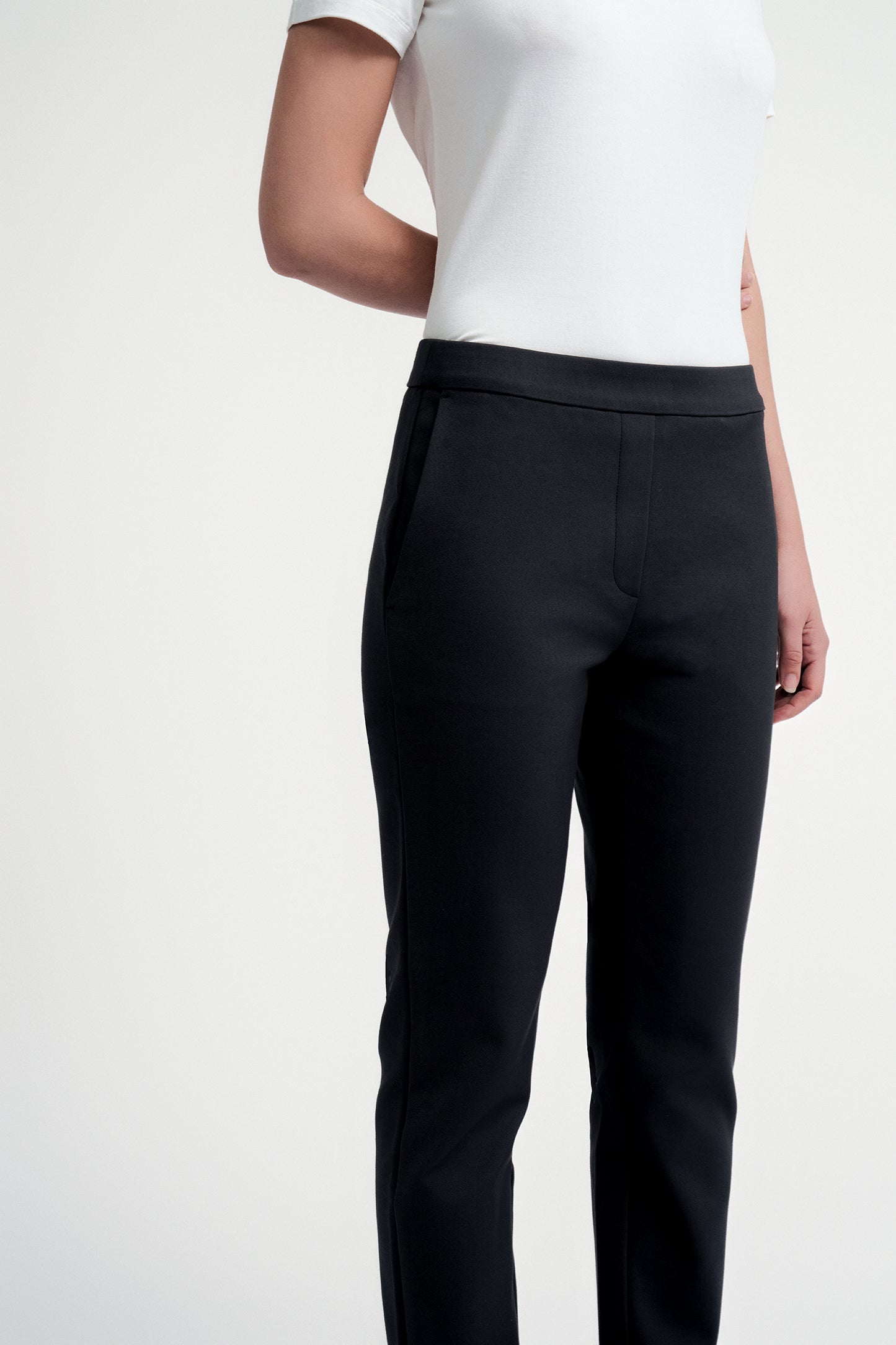 Pull-on Slim Chino - Jet Black